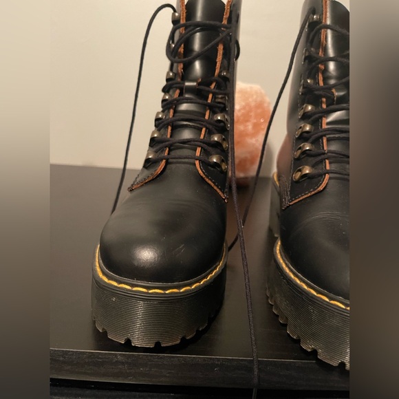 Dr. Martens Leona Smooth Leather Chunky Lug Sole Platform Heel Combat Boots - Picture 4 of 6
